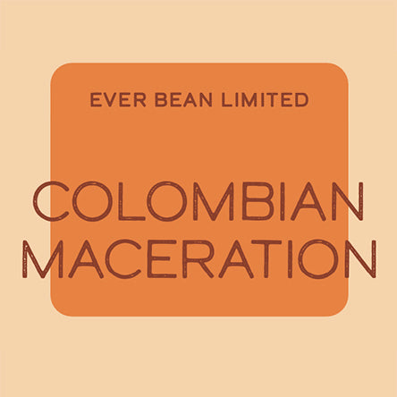 En firkantet etiket med en varm orange baggrund har teksten "EverBean" øverst og viser tydeligt "Limited, Colombian Maceration" i midten, der fejrer den unikke essens af colombianske kaffebønner.